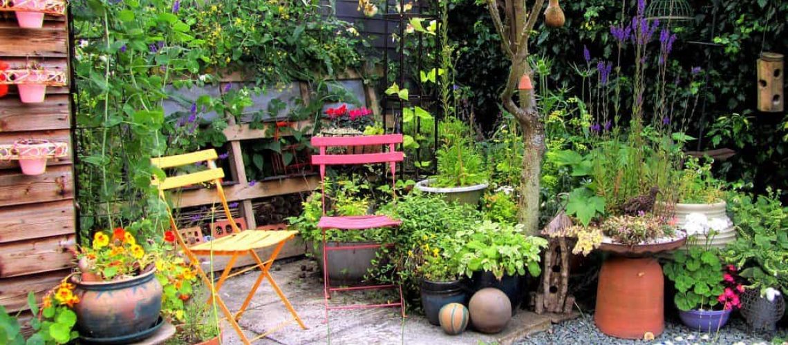 small-garden-ideas-make-your-garden-appear-bigger-1